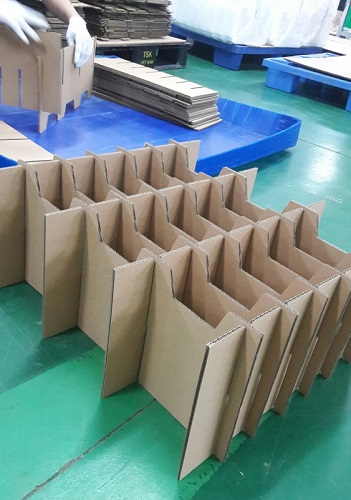 Tấm vách ngăn thùng carton - Vật Liệu Đóng Gói TSK - Công Ty TNHH TSK Việt Nam